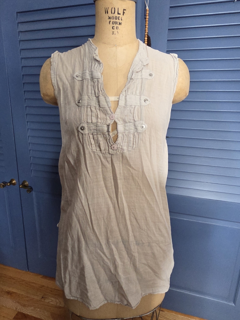 Deux Lux Cream Sleeveless Button-Detail Tunic Tank